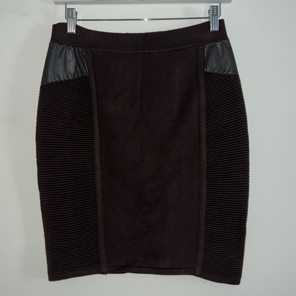 CACHE - SMALL STRETCH KNIT BROWN SKIRT WITH VEGAN LEATHER W/ GOLD ZIPPER EUC